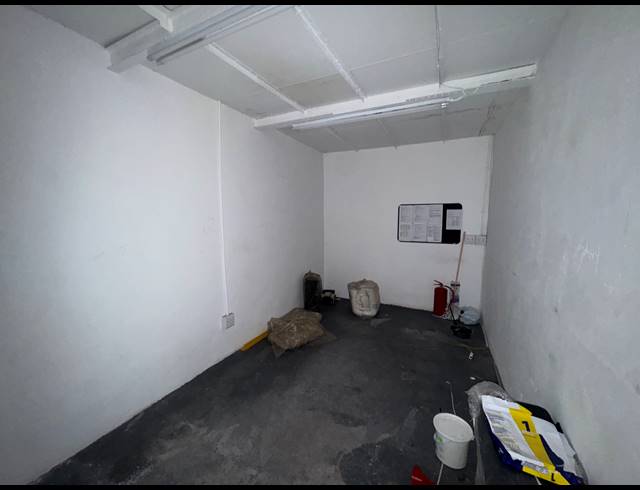 715M² WAREHOUSE TO LET IN WYNBERG
